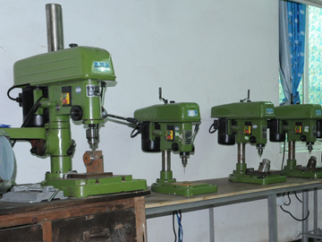 葉輪(lun)盒打孔(kong)車間