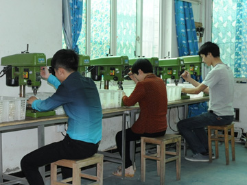 葉輪(lun)盒打孔車間